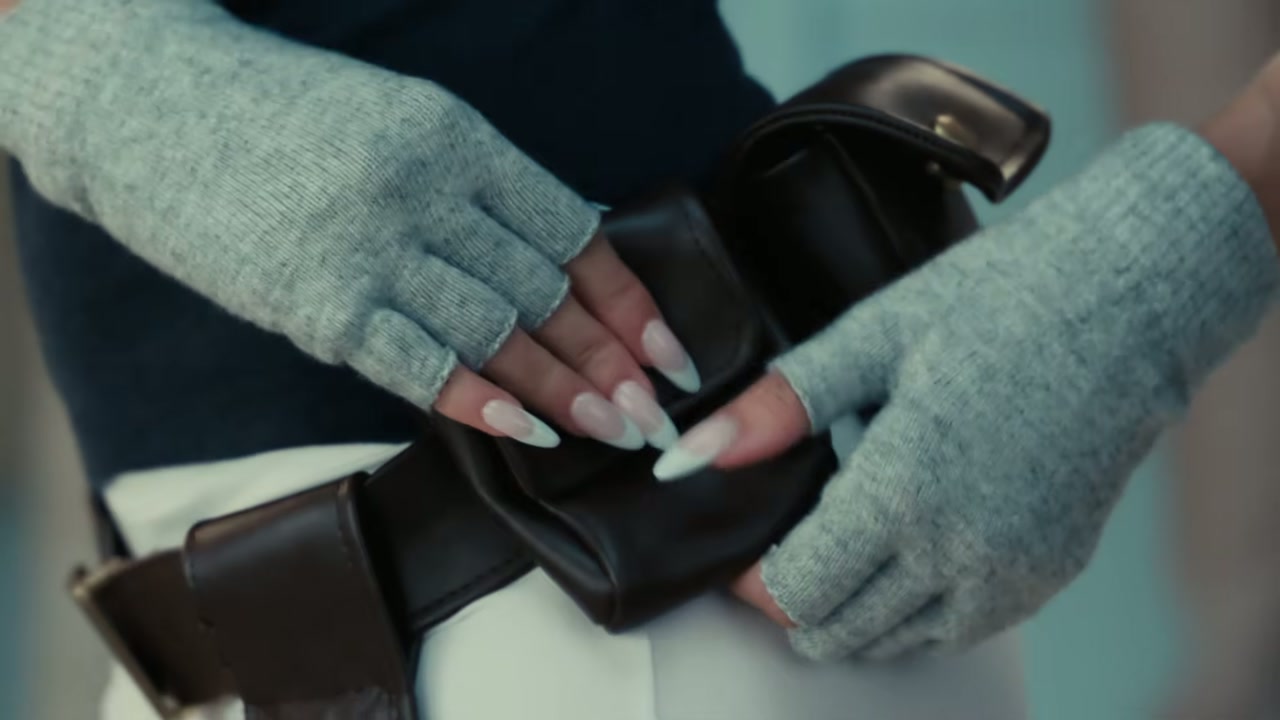 매디슨 비어 포트나이트 메이크 유 마인 의상 홀스터